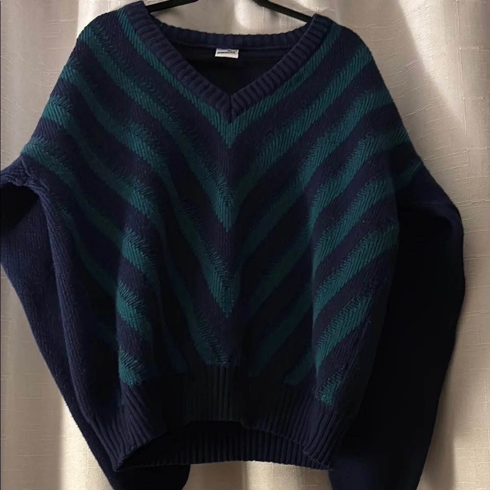 Vintage 90’s Puma V-Neck chevronSweater - 50% Wool/50%‎ Acrylic